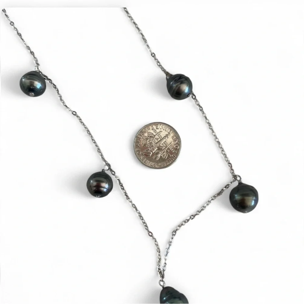 Elegant Stirling Silver Black Tahitian‎ Pearl Necklace. 18”